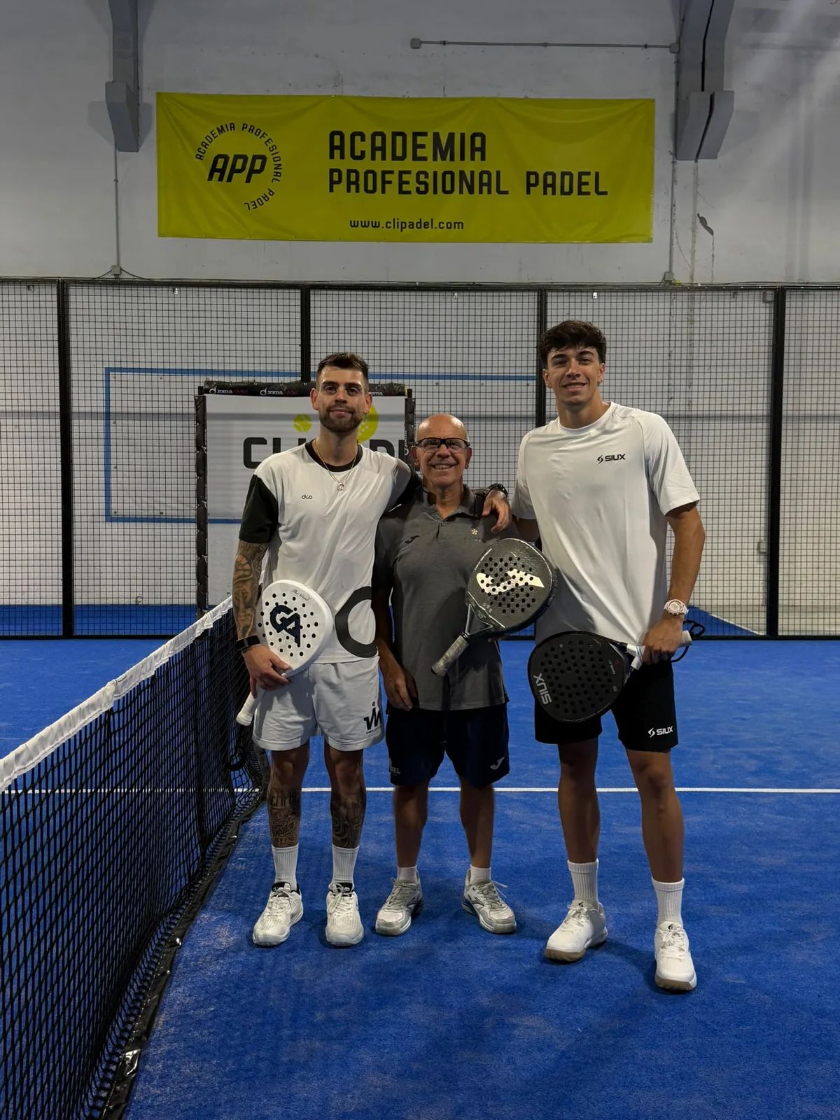 Severino con jugadores en CLIPadel